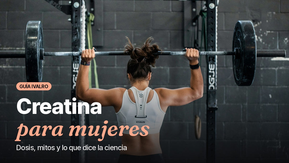 Mujer levantando una barra con pesas en un gimnasio, portada de la guía de creatina para mujeres