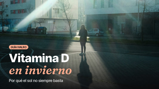 Persona caminando por una calle con sol bajo de invierno, portada de la guía de vitamina D