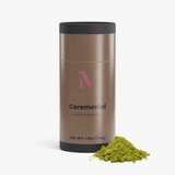 Matcha Ceremonial en Polvo de Ivalro: lata con el polvo al lado